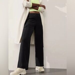 Athleta Boundless Wide-Leg Cargo Pants, Size M